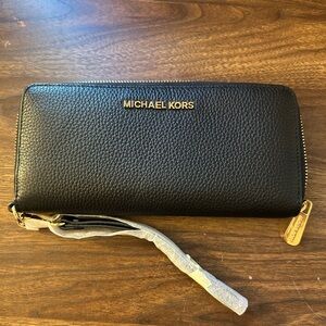Michael Kors Jet Set Travel Large Continental Wallet Black Leather Wrist Strap